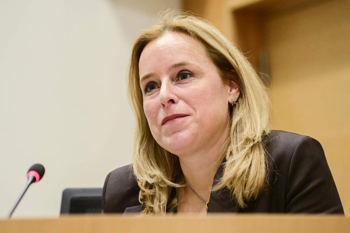 De Bleeker stelt hardleerse energieleveranciers voor ultimatum: «Mijn geduld is op»