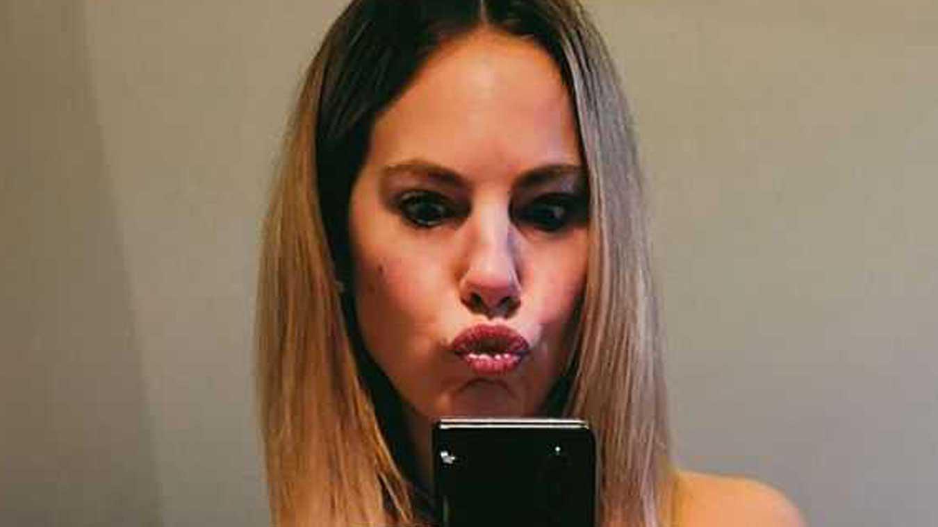 Eline De Munck maakt wel héél gedurfde selfie in badkamer: «Goeiemorgen!» (foto)