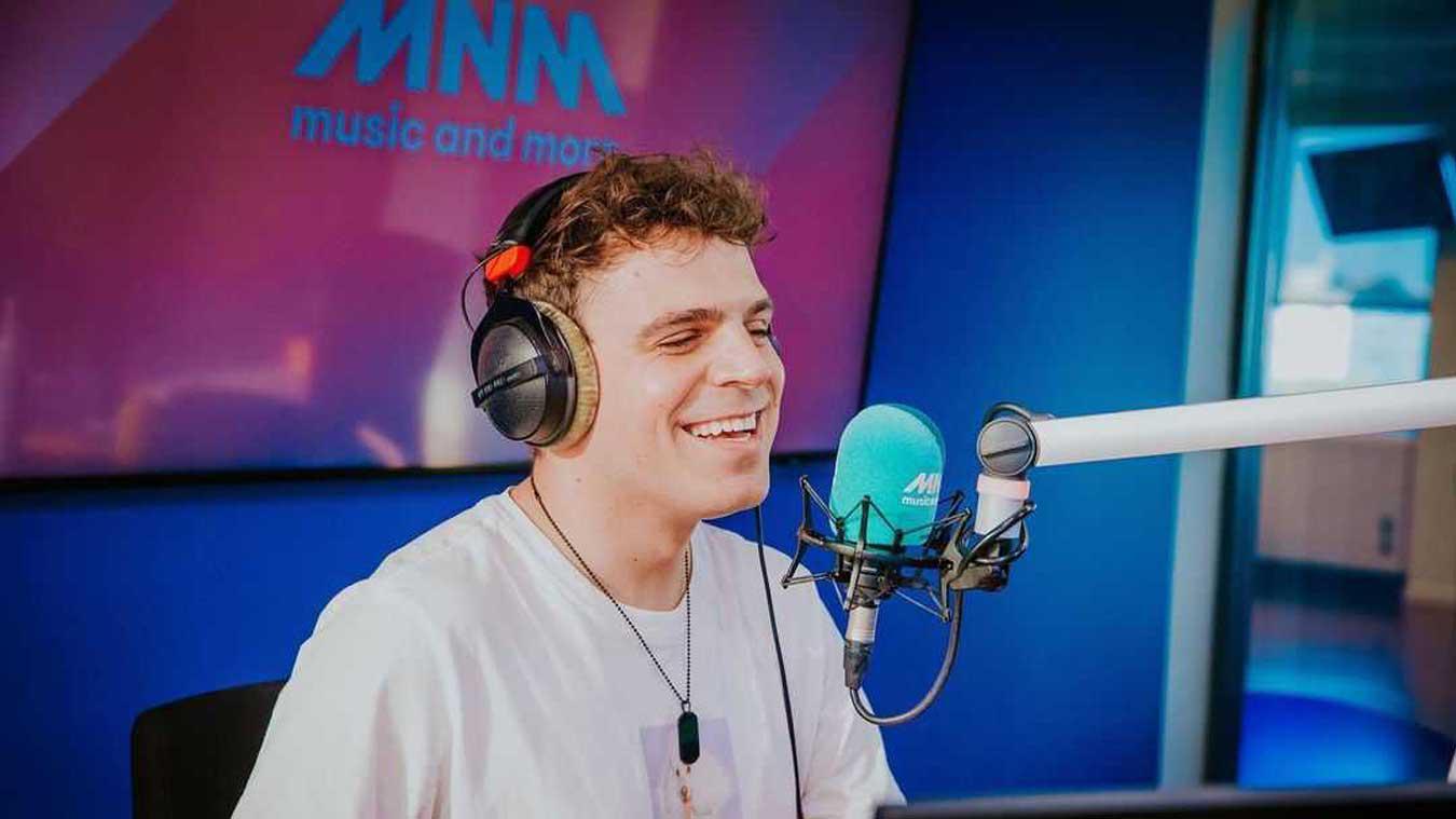 MNM-presentator Wanne Synnave ontslagen: «Was nooit mijn bedoeling om iemand ongepast te benaderen»