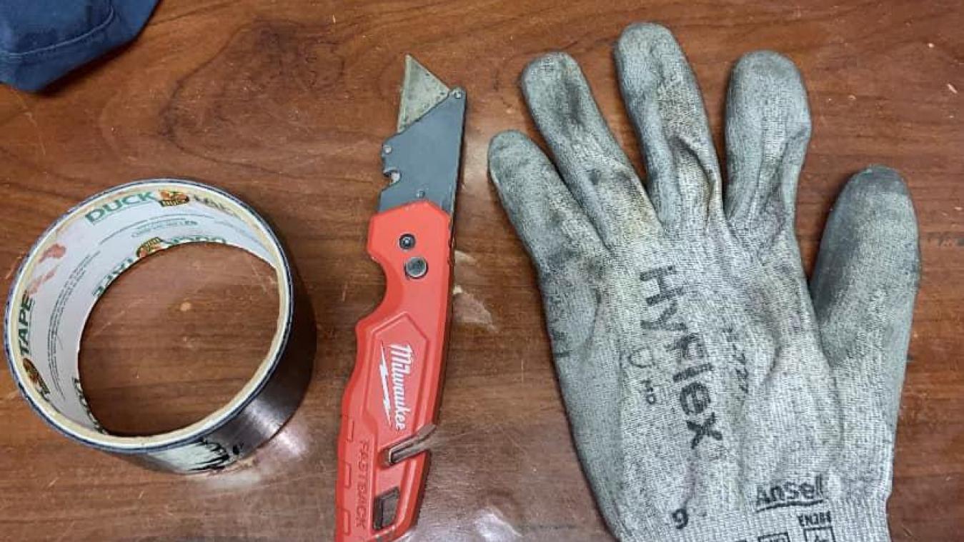 WTF. Man verschanst zich in kast met ducttape en mes: vrouw ontsnapt op het nippertje