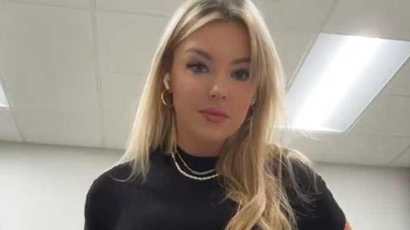 Werkneemster aangesproken op ‘afleidende’ outfit, maar volgers zien het probleem niet: «Hoe kan dat te bloot zijn?!» (foto)
