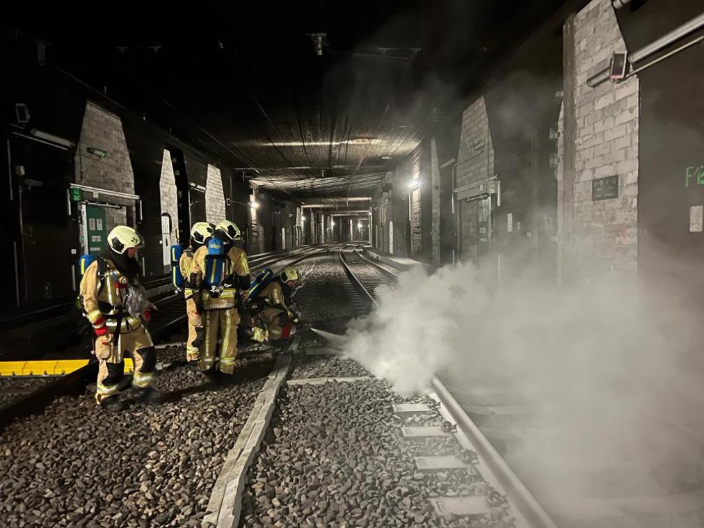 Station Brussel Centraal kort ontruimd: elektrisch toestel in brand aan perron