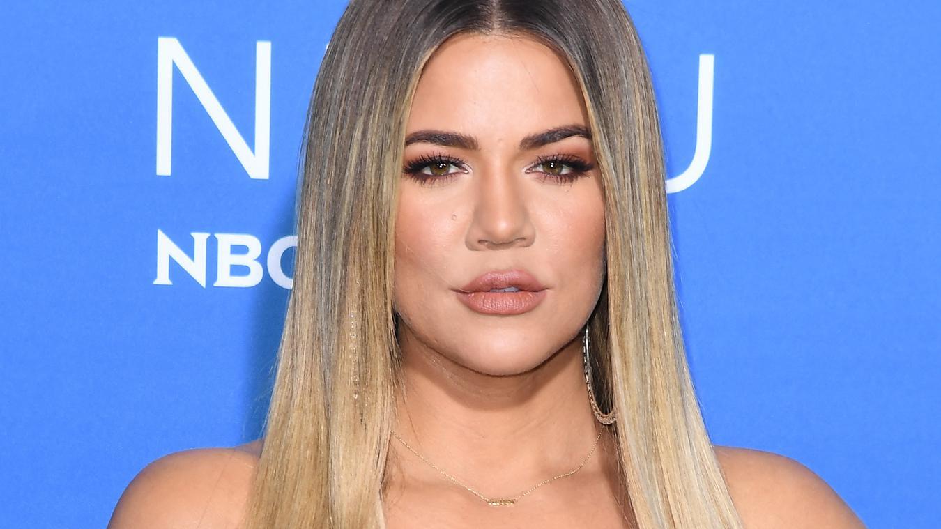 Khloé Kardashian zorgt voor ophef met jurk: «Je borst hoeft er niet uit te hangen!» (foto)