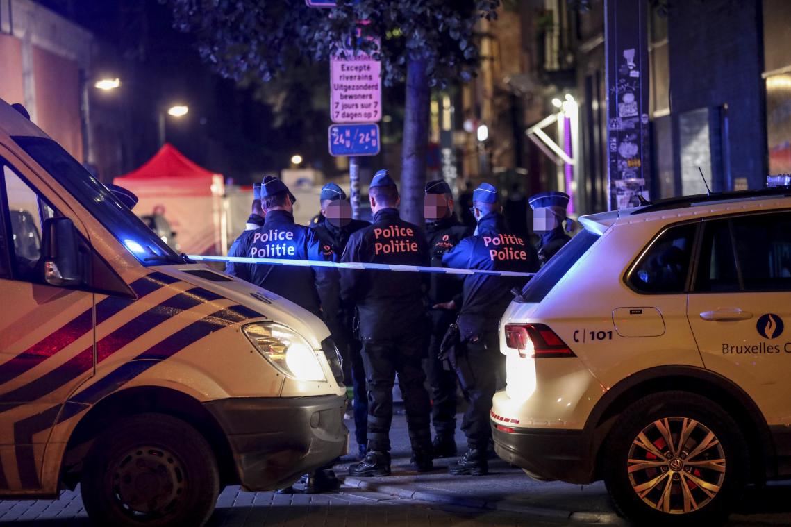 Politieagent overleden na mesaanval in Schaarbeek