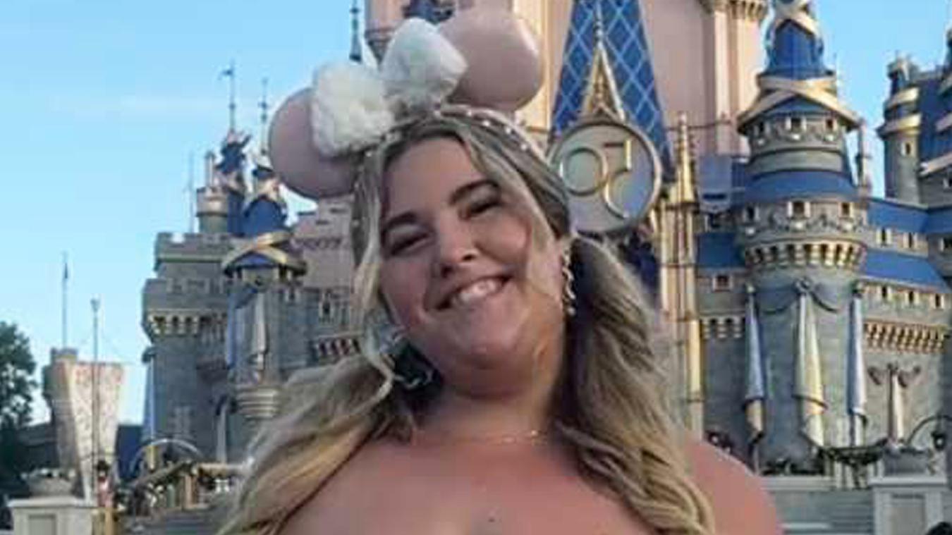 Vrouw onder vuur wegens outfit in Disney World: «Ongepast in het bijzijn van kinderen!» (foto)