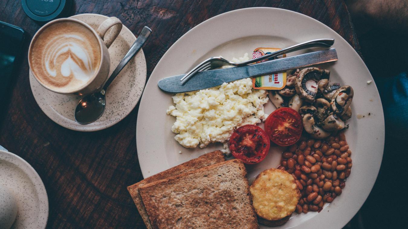 Dit moet je ‘s ochtends eten als ontbijt om snoepen tijdens de dag tegen te gaan