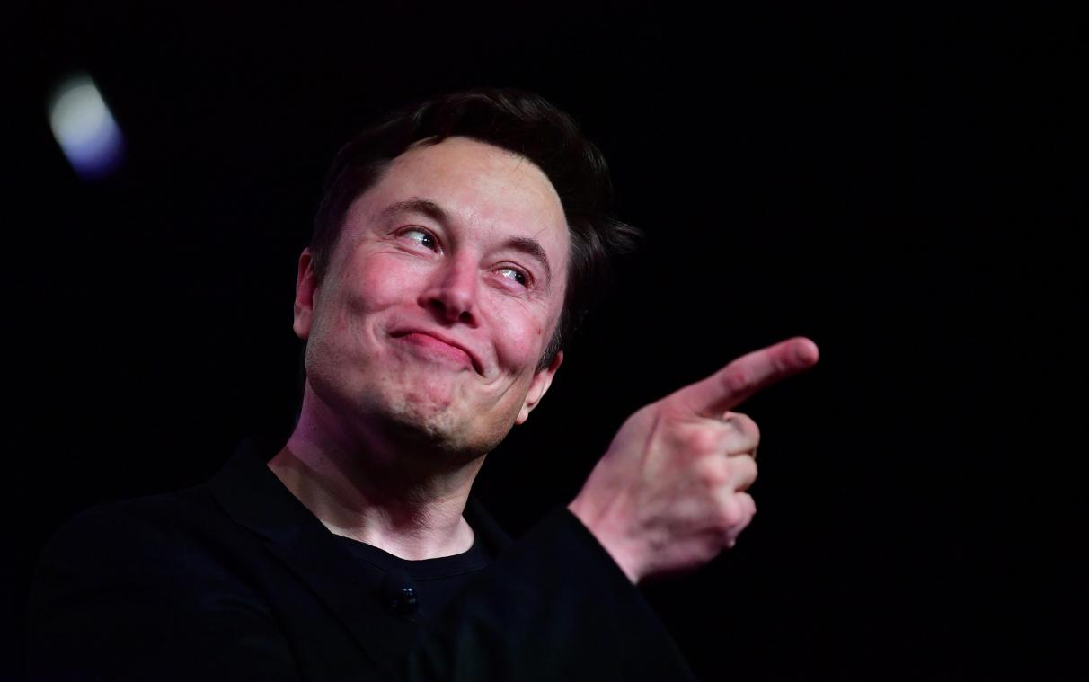 Saga gaat verder: Musk stelt heractivatie uit van blauwe vinkjes