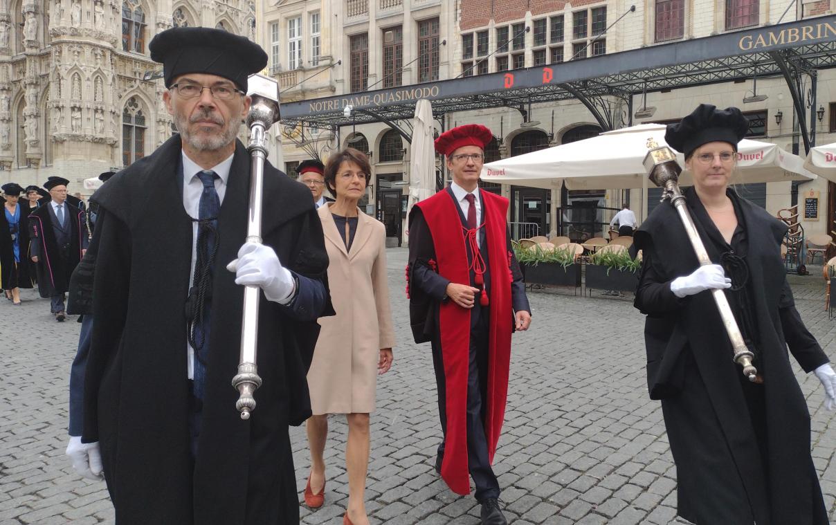 KU Leuven start tuchtzaak na nieuwe «risicovolle en onverantwoorde» doop: «Student mag hemel danken dat hij nog leeft»