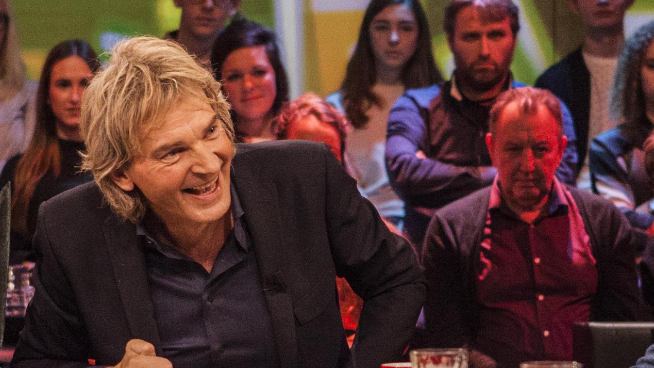 DWDD-presentator Matthijs van Nieuwkerk legt werk neer na onthullingen over wangedrag