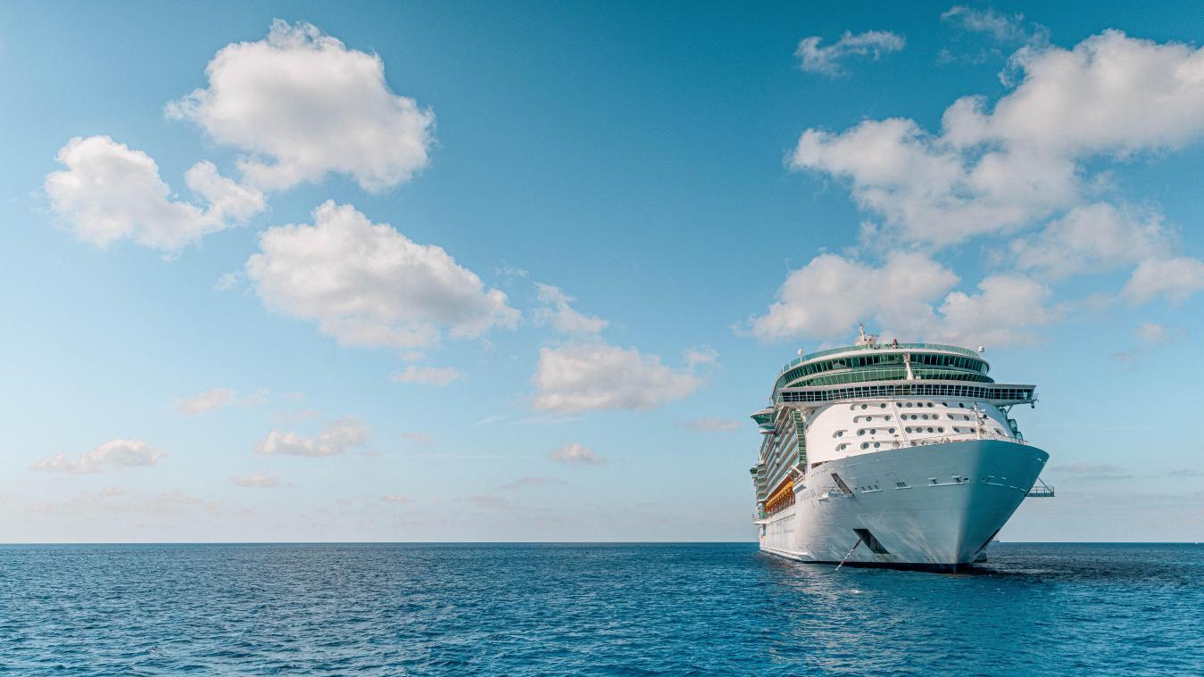WOW. Man valt van cruiseschip en wordt uren later nog levend teruggevonden: «Dit is een wonder» (video)