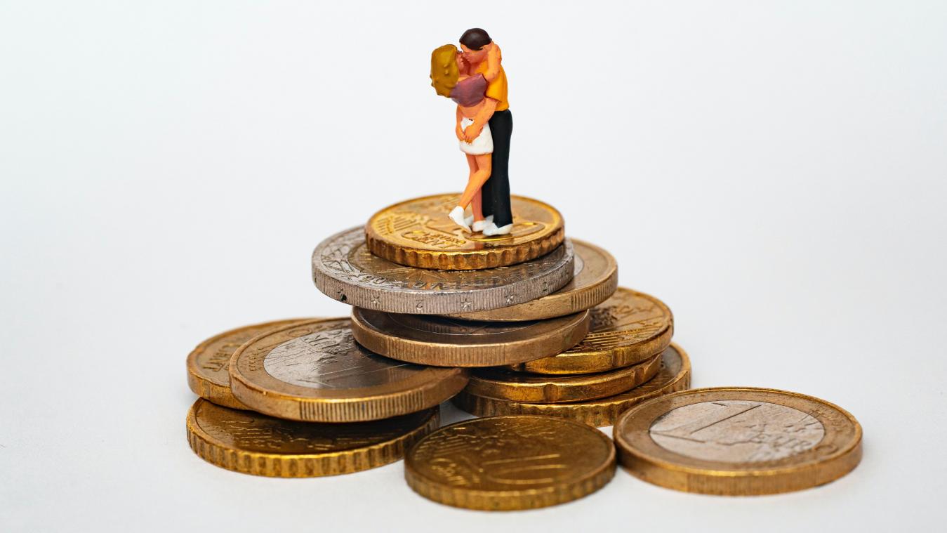 Zorgen de stijgende prijzen voor spanningen in je relatie? Je bent niet alleen, bewijst studie