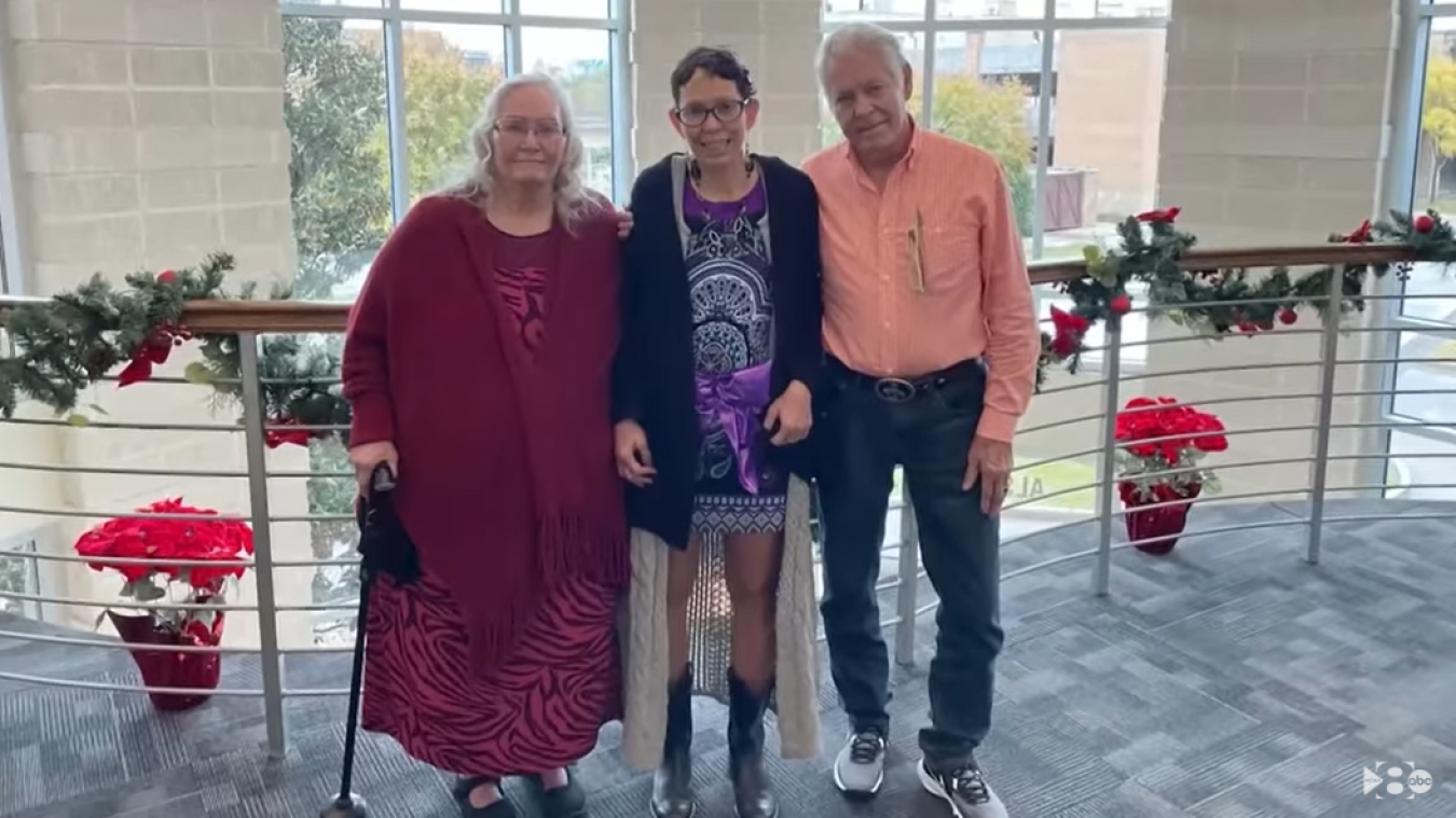 WOW. Gekidnapte dochter na meer dan vijftig jaar herenigd met familie na DNA-match (video)