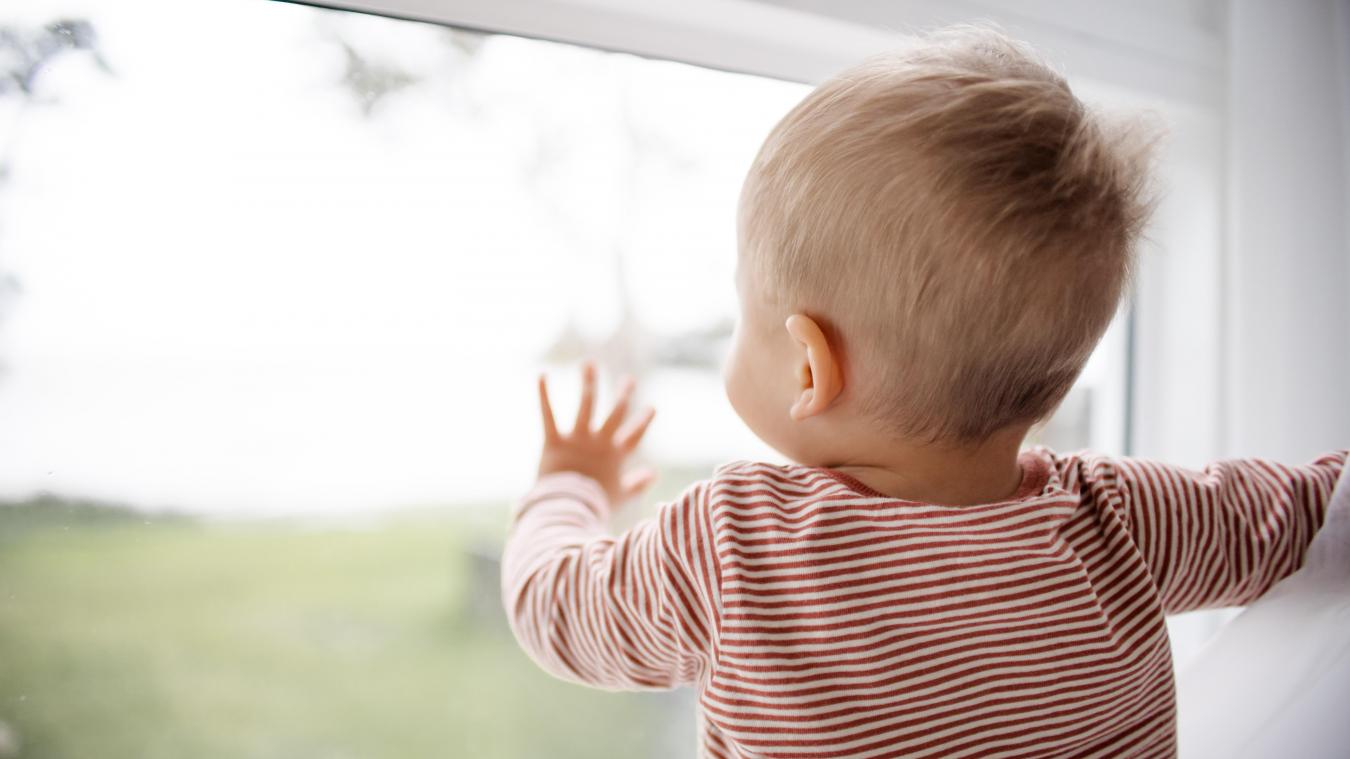 WTF. Peuter heeft voortdurend pijn omdat zijn brein te groot is voor zijn schedel