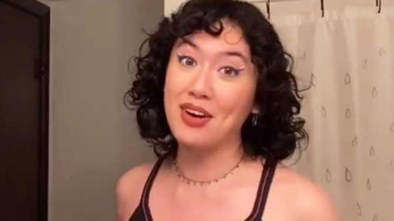 Vrouw in universiteit aangesproken op outfit: «Je toont een beetje decolleté en dat is in strijd met het schoolbeleid» (video)