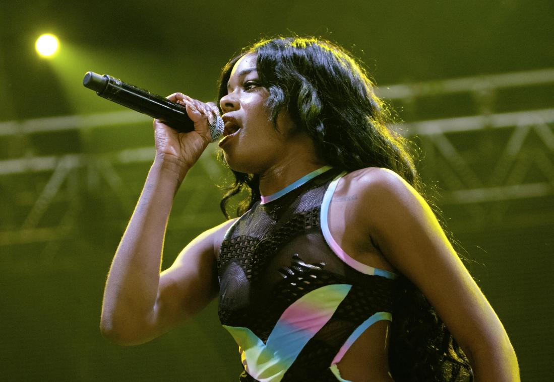 Azealia Banks zal nooit meer in Australië optreden: «Ik had er de meest racistische ervaring van mijn leven»