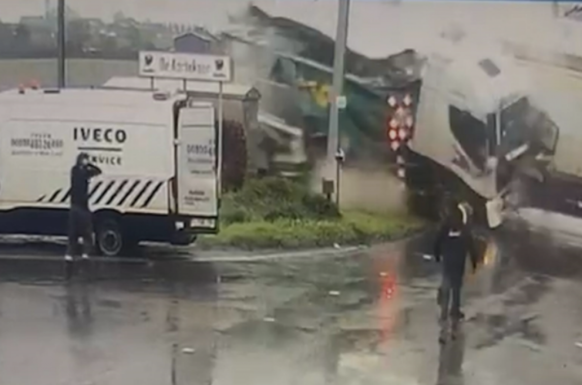 Wat een ravage: hallucinante beelden tonen moment waarop trein vrachtwagen grijpt in Ardooie (video)