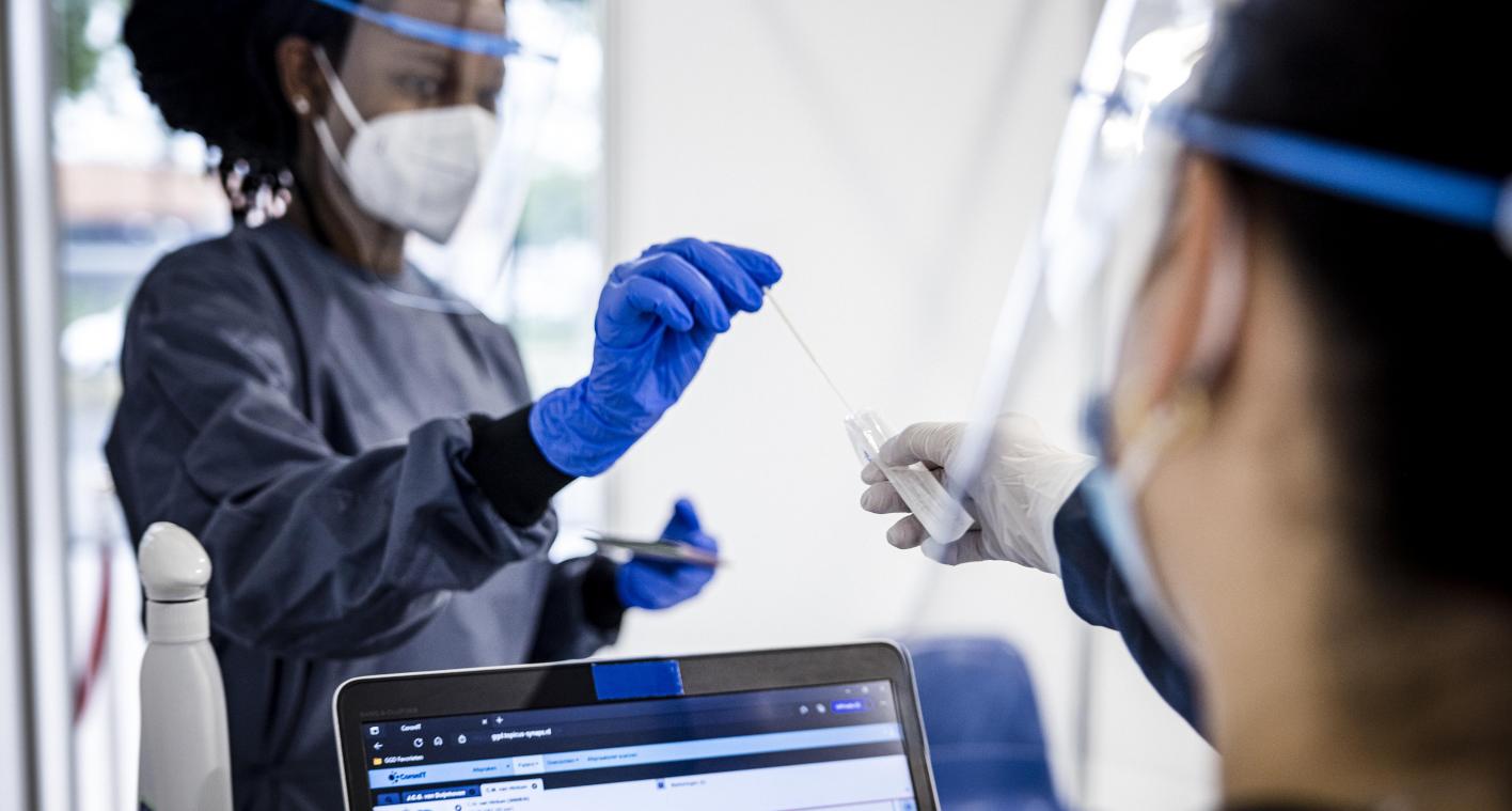 Ouders veroordeeld nadat hun zoon teelbal verliest na weigeren PCR-test