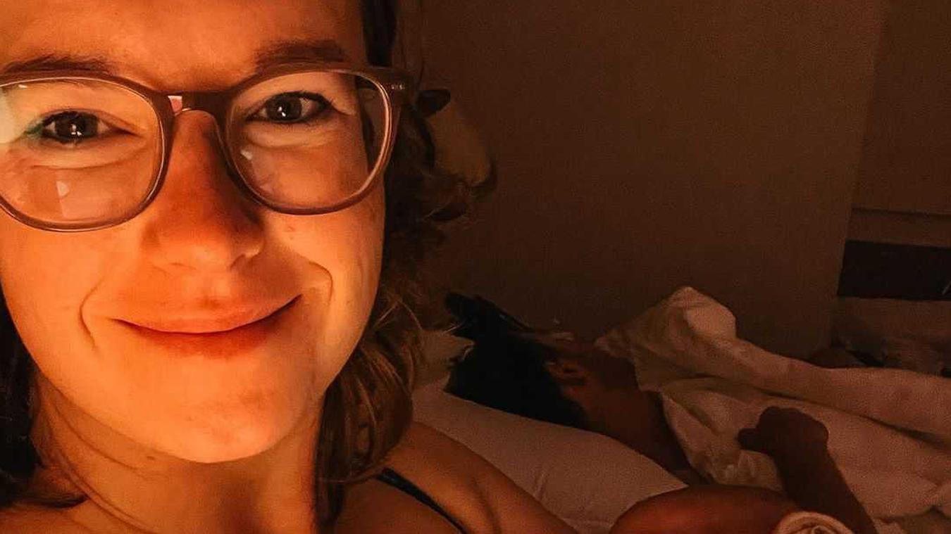 Winnie uit ‘Blind Getrouwd’ deelt intiem borstvoedingsmoment: «Altijd en overal» (foto)