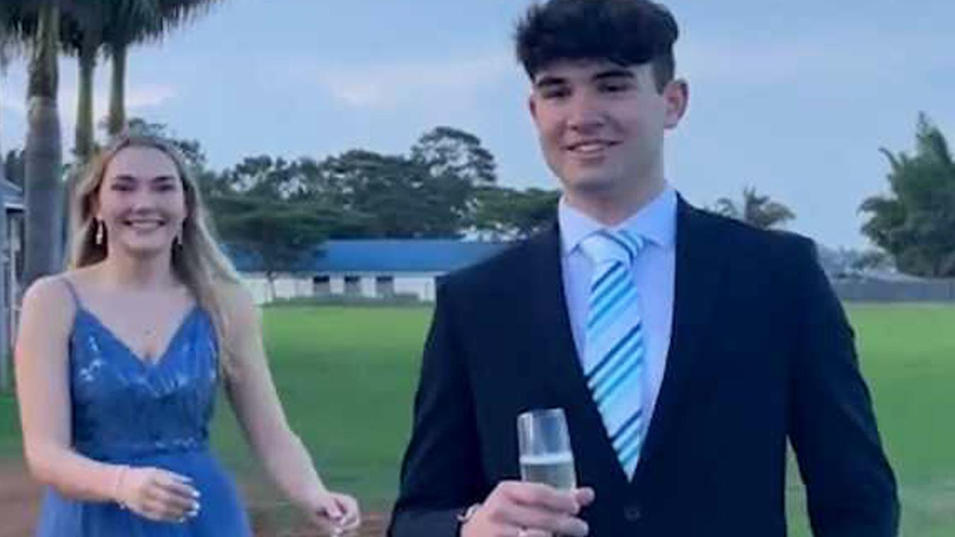 Vrouw vliegt 30 uur en verrast haar vriend op galabal. Zijn reactie? «Zo schattig!» (video)