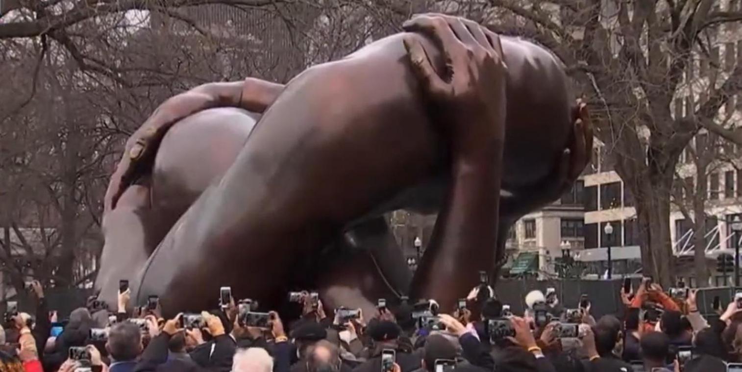Bronzen sculptuur van Martin Luther King krijgt gemengde reviews: «Waarom lijkt dit pornografisch?»