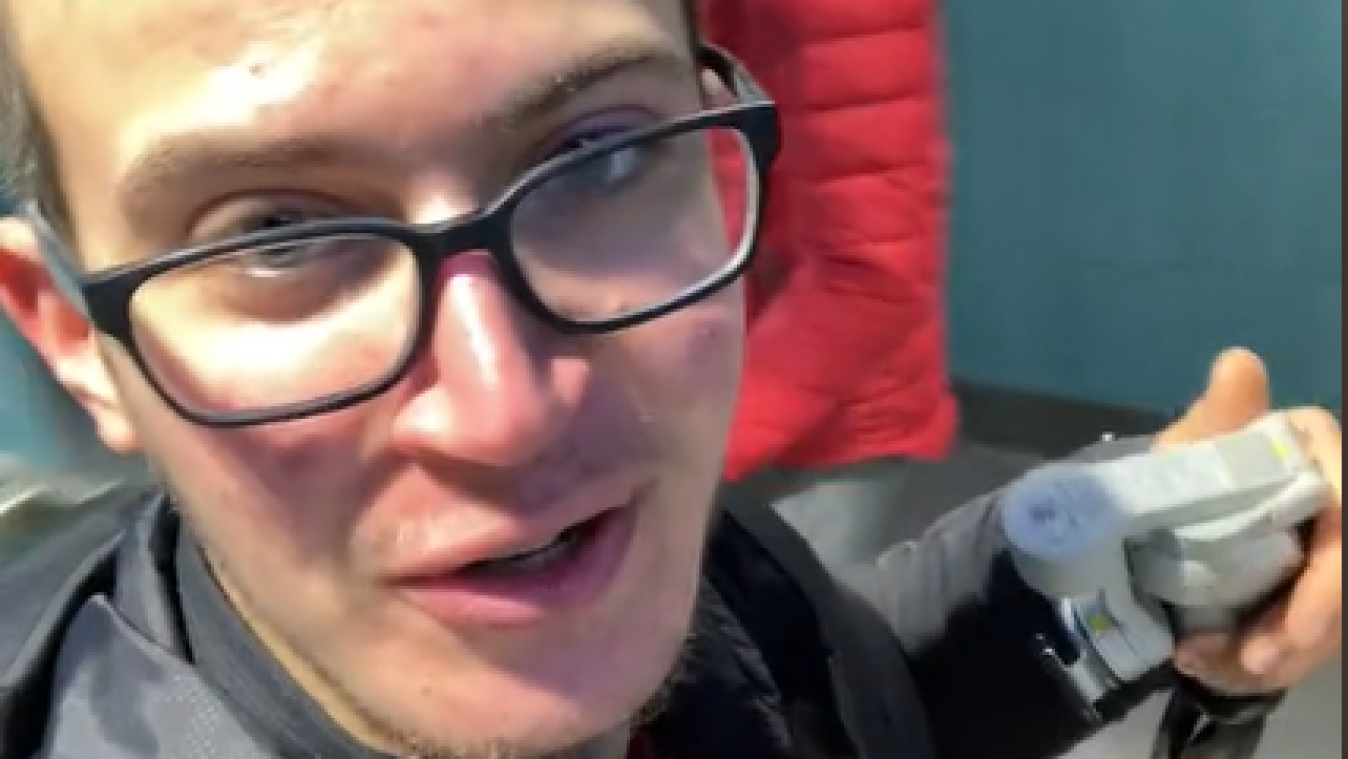 WTF. Australisch toerist boos omdat hij moet betalen voor openbaar toilet en door poortje moet (video)
