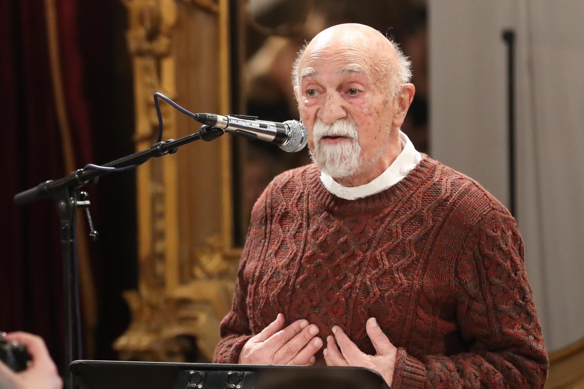 80 jaar na ontsnapping uit dodentrein reist Simon Gronowski met scholieren naar Auschwitz
