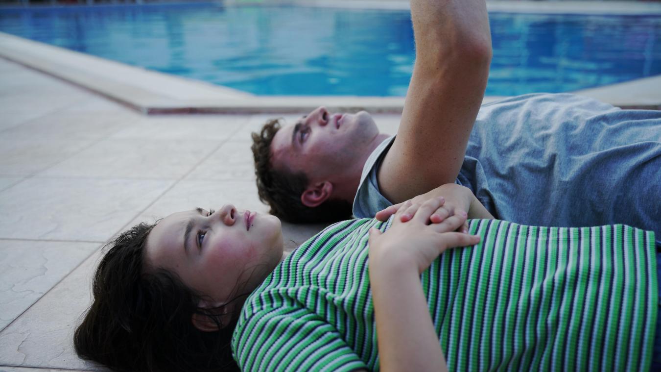 MOVIES. Regisseur Charlotte Wells over haar parel ‘Aftersun’: «Hoe bereik je iemand die er niet meer is?»
