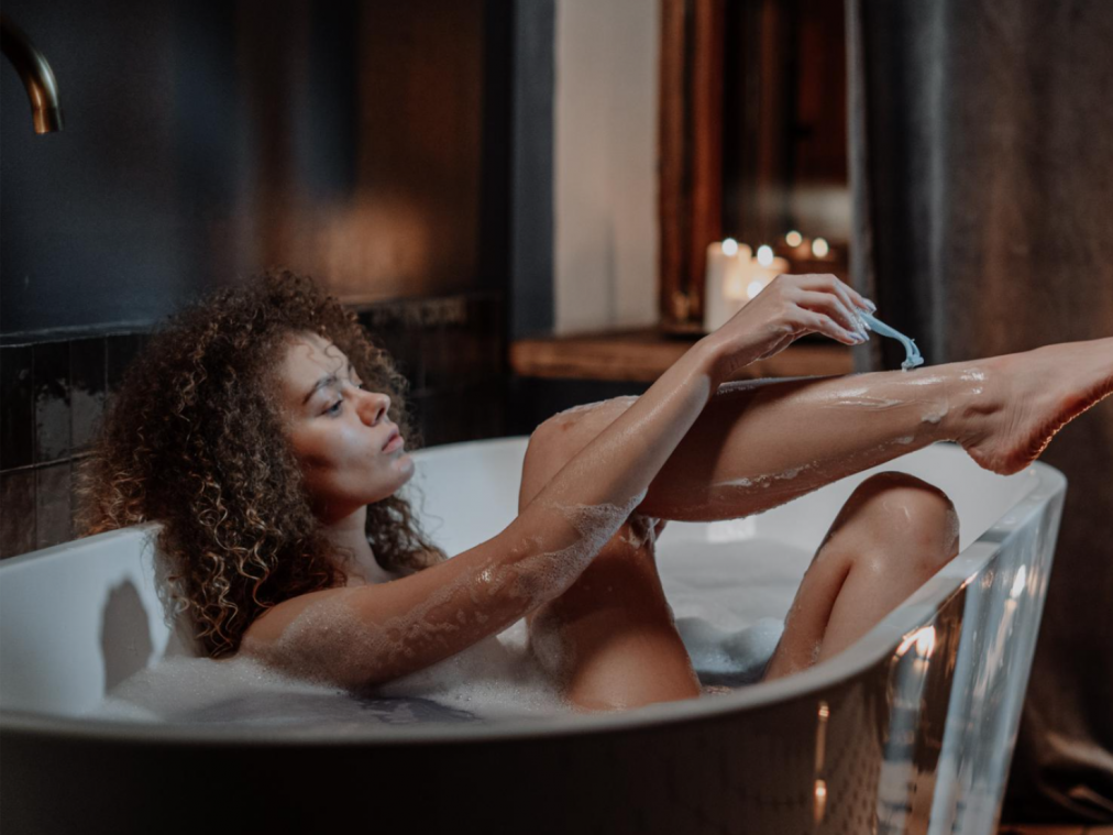 Van scheren tot moed indrinken: dit doen we vlak voor een eerste date