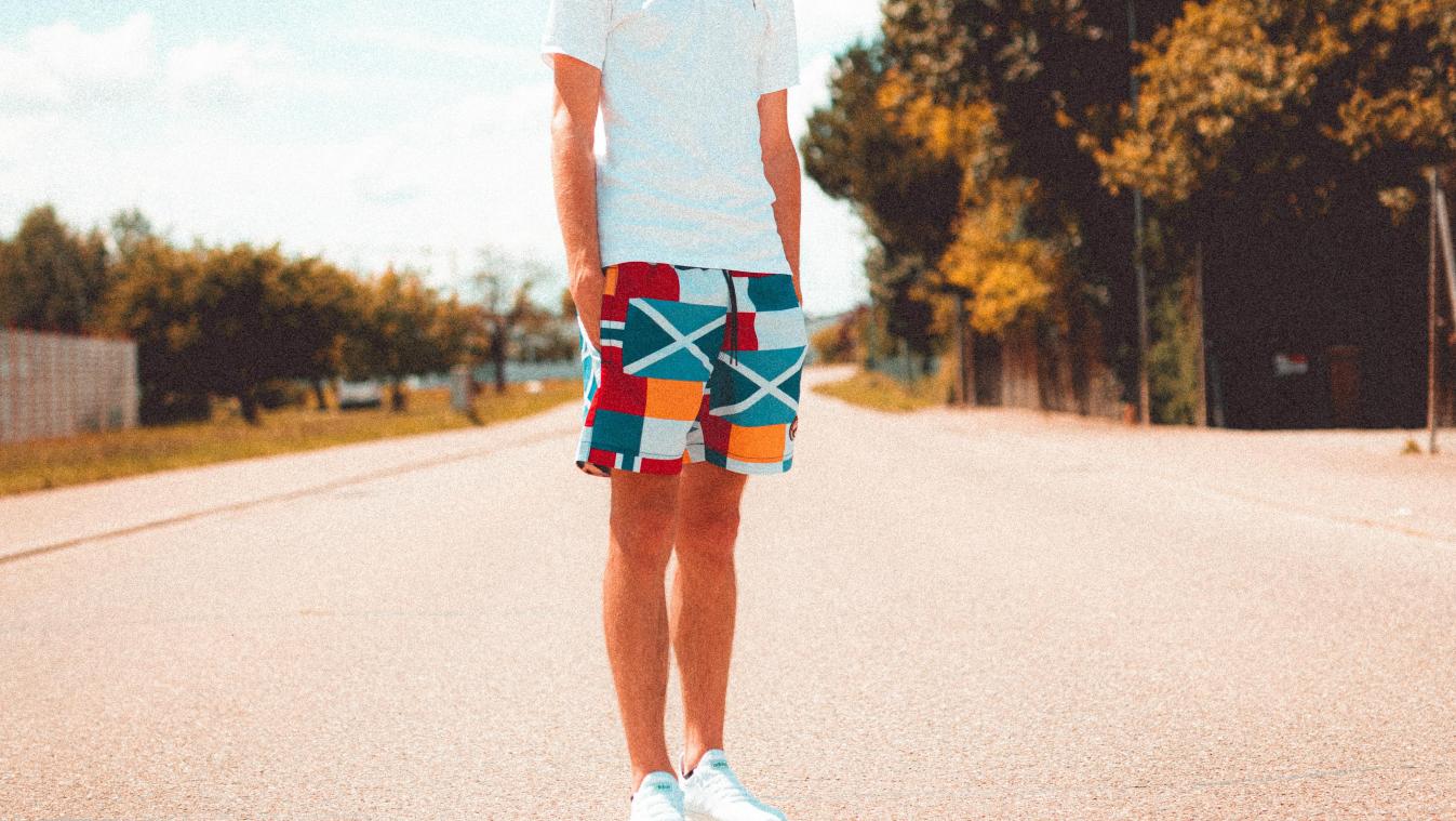 Een op drie stoort zich aan kleding collega’s: «Mannen in een korte broek zijn echt een ‘no go’»