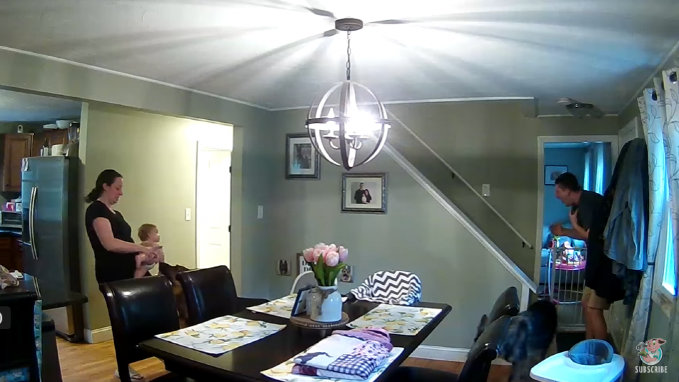 OEPS. Accidentje van baby doet ouders kokhalzen (video)