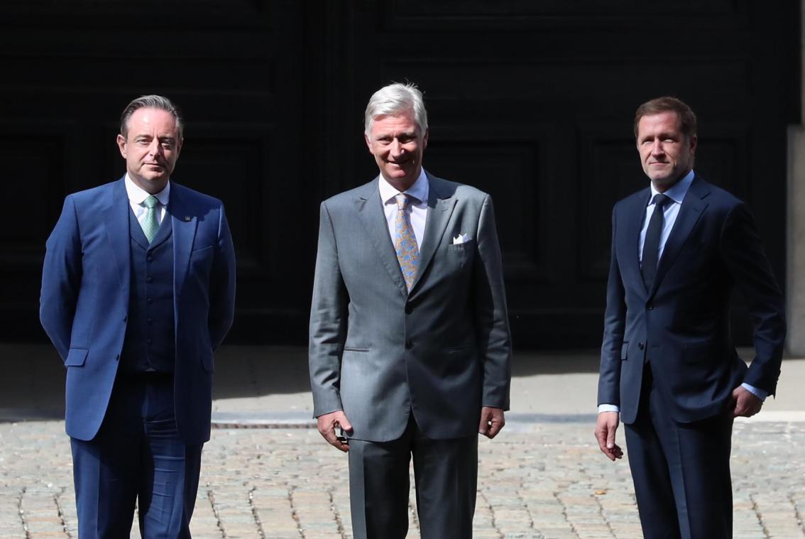 Paul Magnette dingt openlijk naar premierschap, De Wever steigert: «Dikke vette nee»