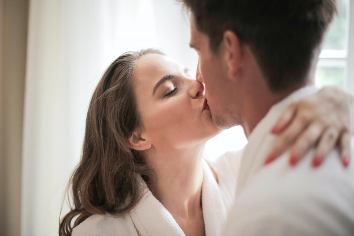 Kus je gezond: 6 redenen om vaker te zoenen