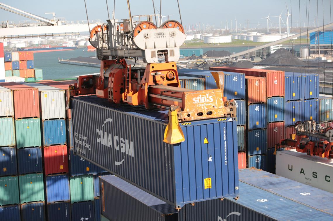 OEPS. Tiener spendeert wekenlang op zee na verstoppertje in scheepscontainer