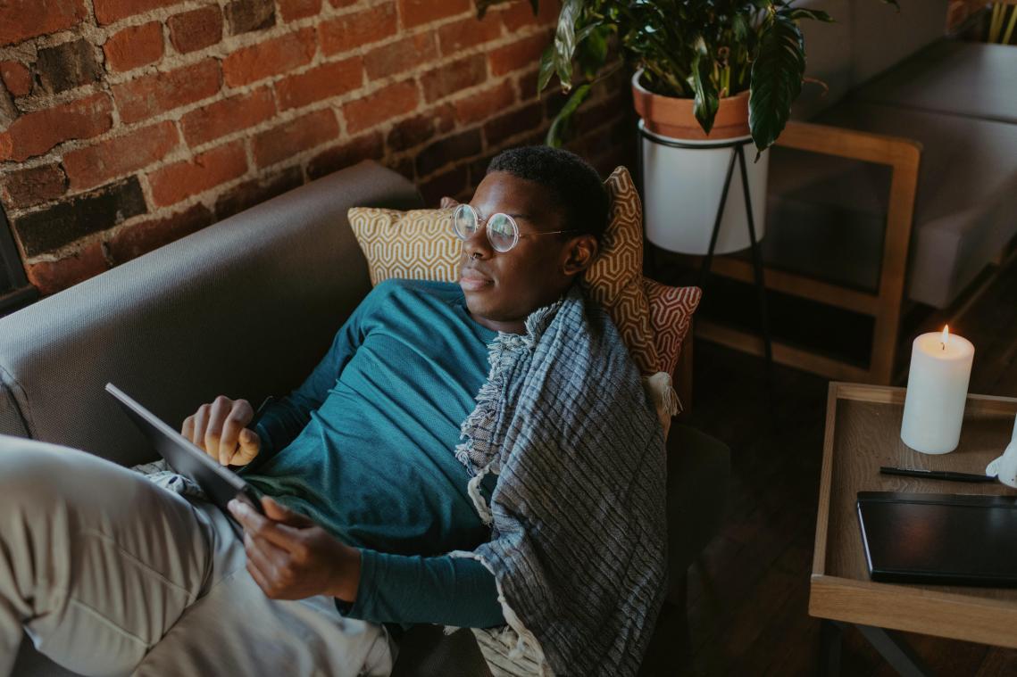 ‘Bare Minimum Monday’: dit is waarom Gen Z er op maandag hun voeten aan veegt