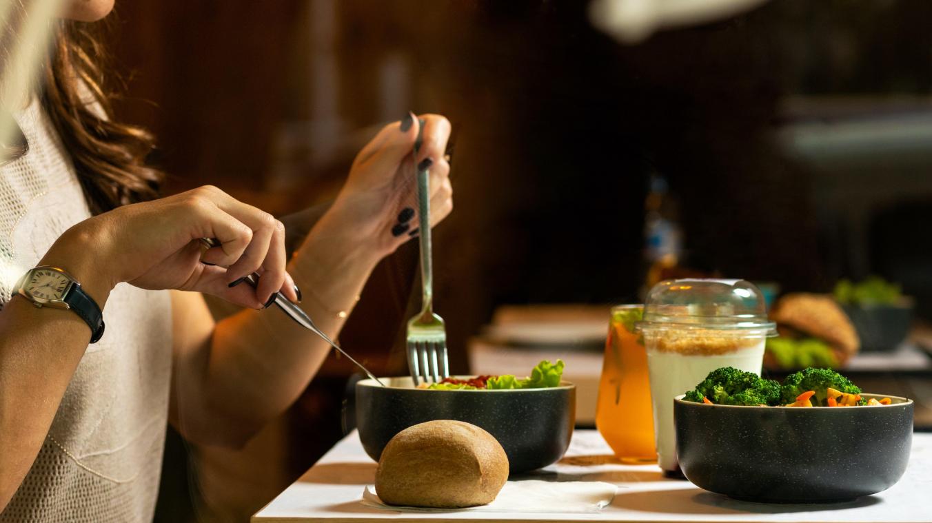 Laat je je lief proeven van je eten of niet? Het antwoord op die vraag is belangrijker dan je zou denken