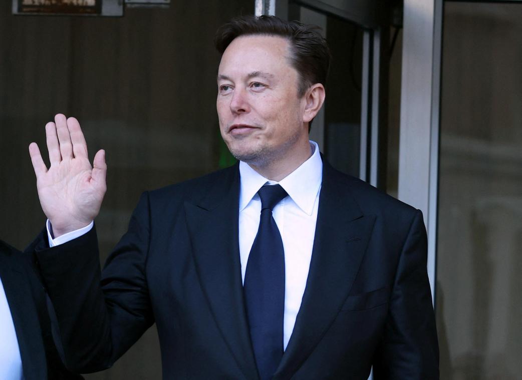 WTF. Elon Musk neemt bodyguards zelfs mee naar toilet