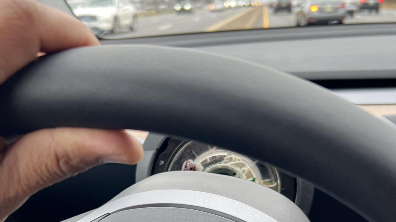 OEPS. Onderzoek naar Tesla in VS nadat stuurwiel loskomt tijdens rijden (foto’s)