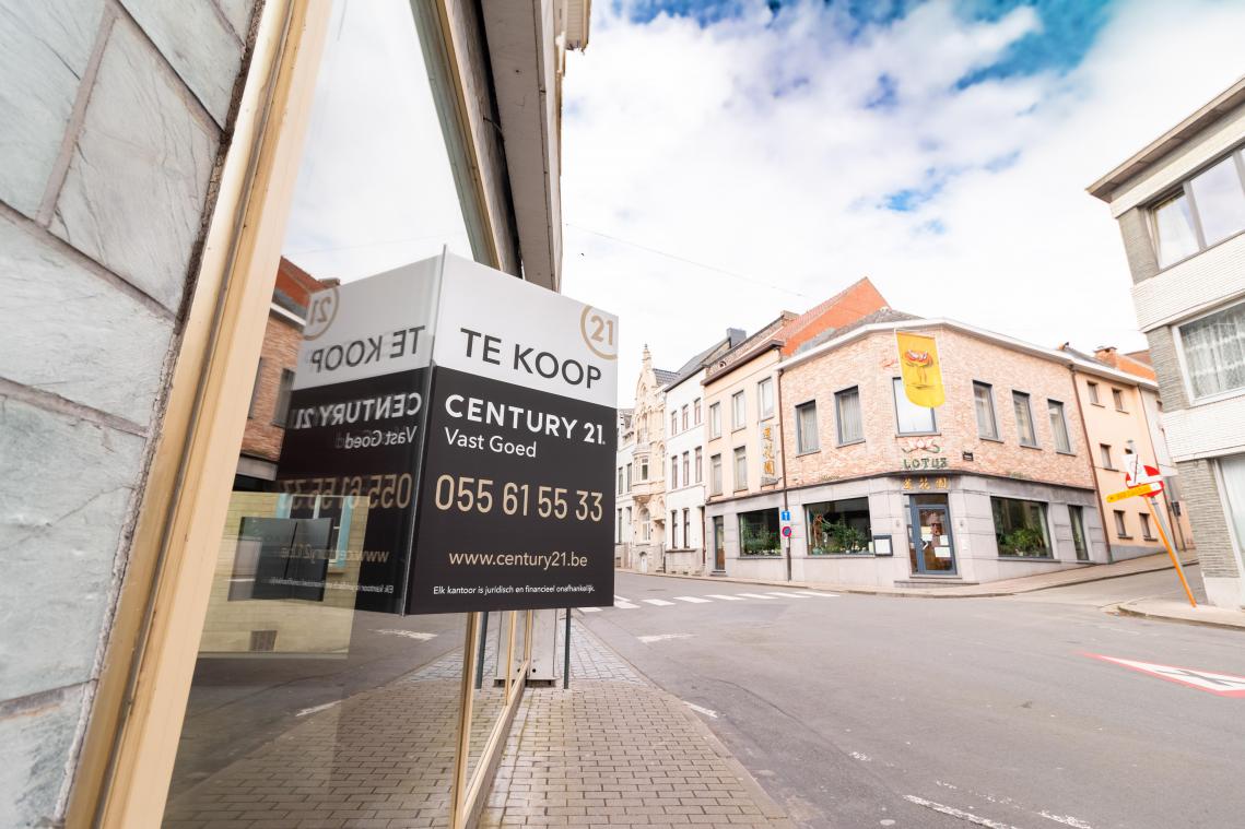 Vastgoedmarkt blijft afkoelen begin 2023, vooral in Vlaanderen