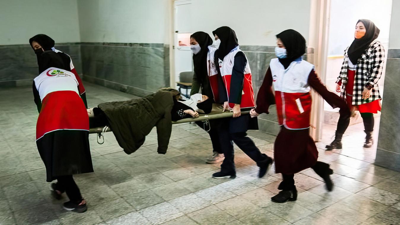 Meer dan honderd arrestaties in zaak van vergiftigde schoolmeisjes