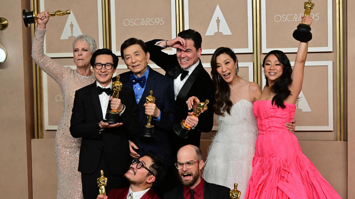 ‘Everything Everywhere All at Once’ is met 7 Oscars grote slokop van 95e Academy Awards