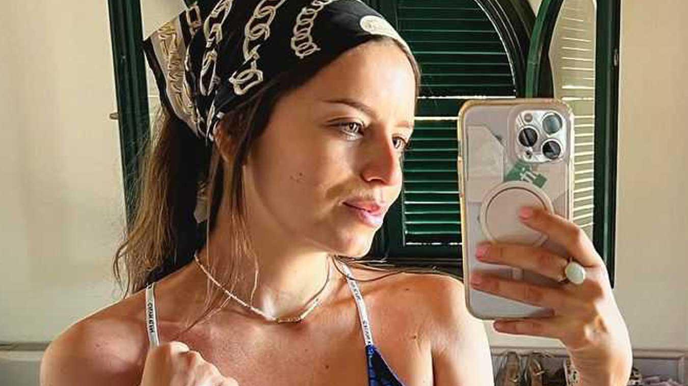 ‘Thuis’-actrice Lynn Van den Broeck openhartig: «Ik ben blij met mijn kleine, natuurlijke borsten»