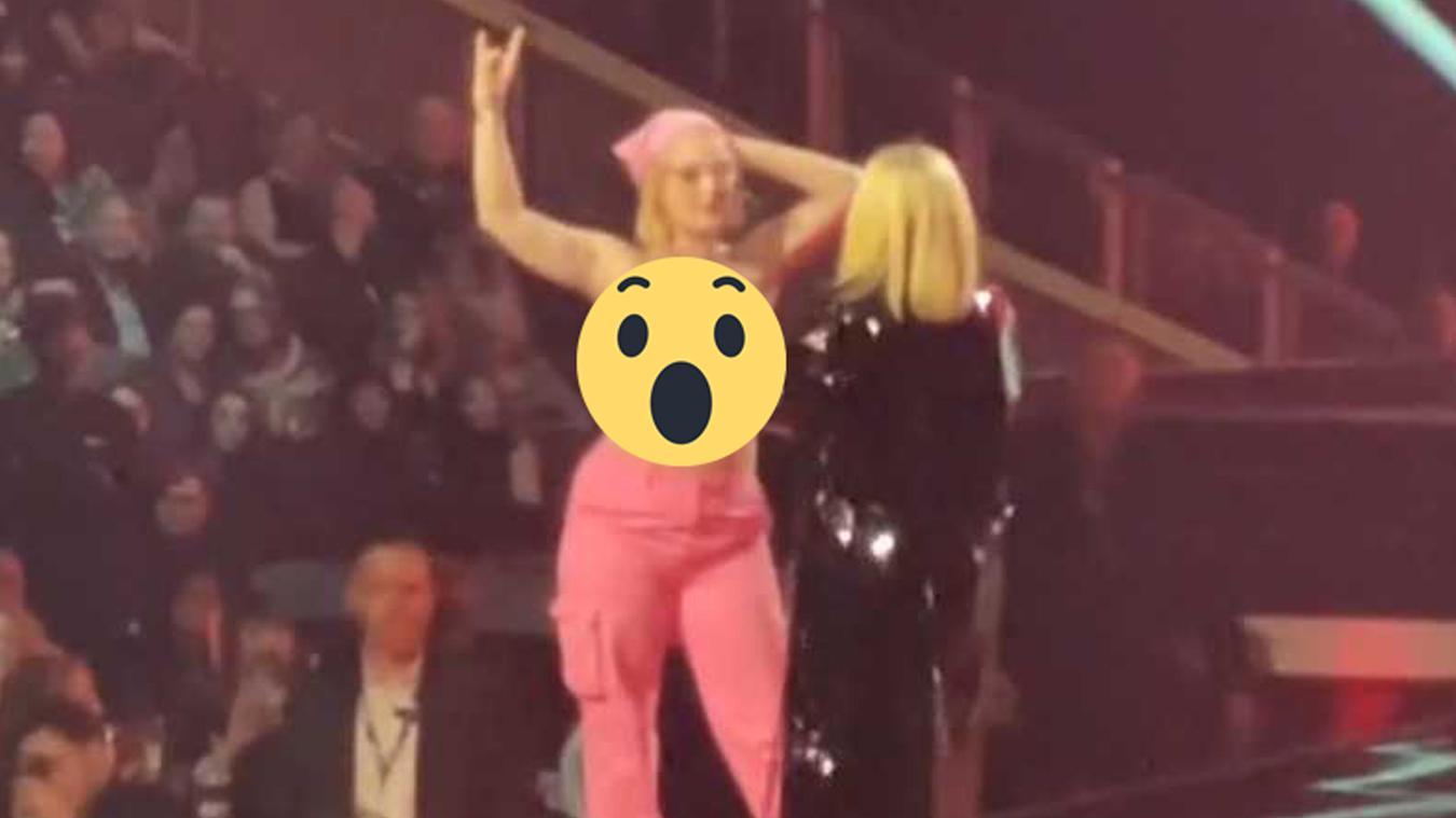 Avril Lavigne stuurt halfnaakte activiste van het podium: «Waar bleef de security?!» (video)