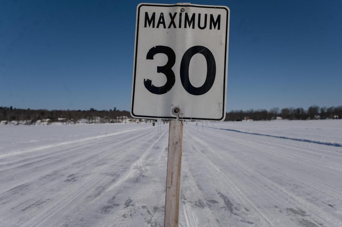 BIZAR. Amerikaanse snelheidsduivel «wist niet dat snelheidslimiet in Canada in km/u wordt aangegeven»