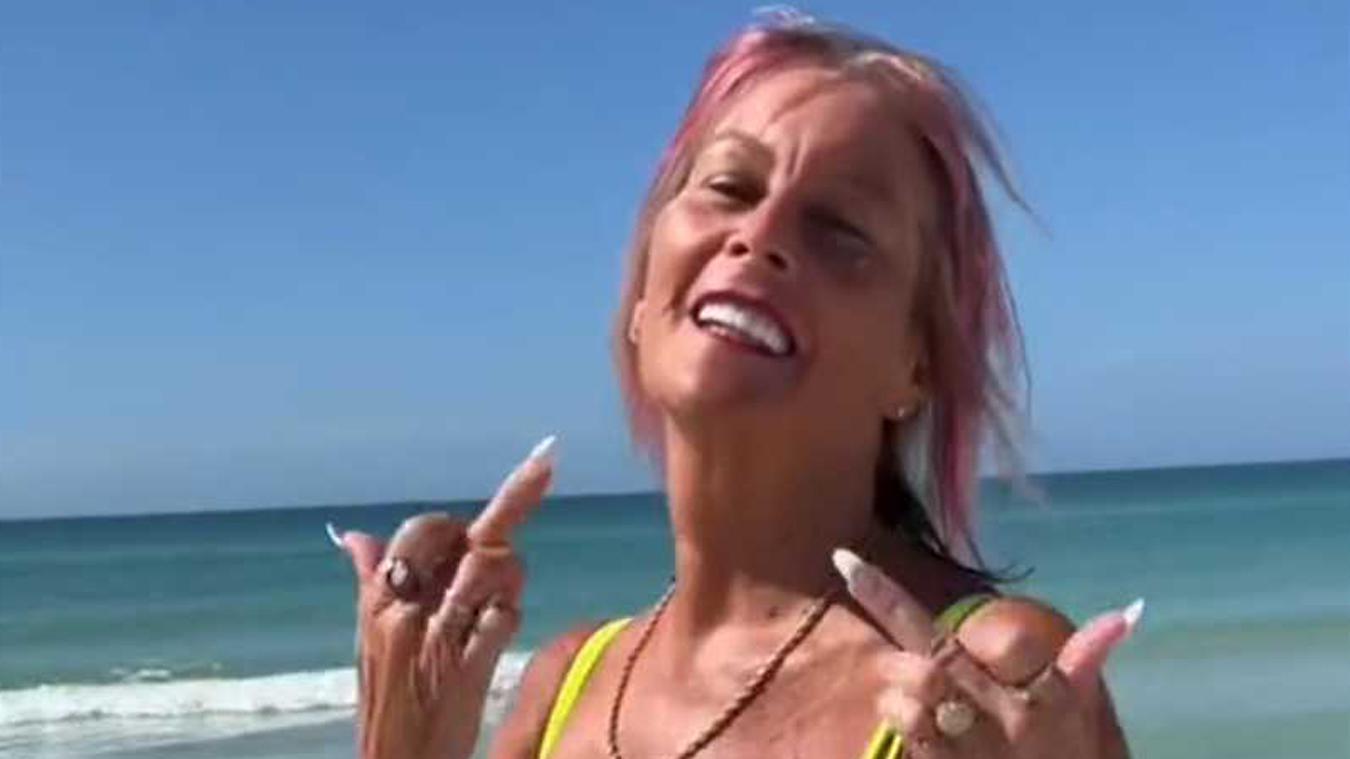 Vrouw (65) blijft in bikini poseren, ook al zeggen volgers dat ze «ervan moeten kotsen»