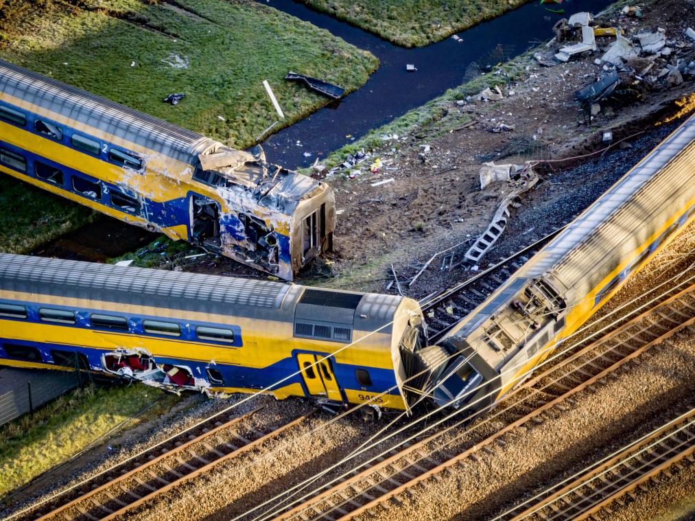 Een dode en tientallen slachtoffers bij zwaar treinongeval in Nederland: «Zwarte dag voor het spoor»