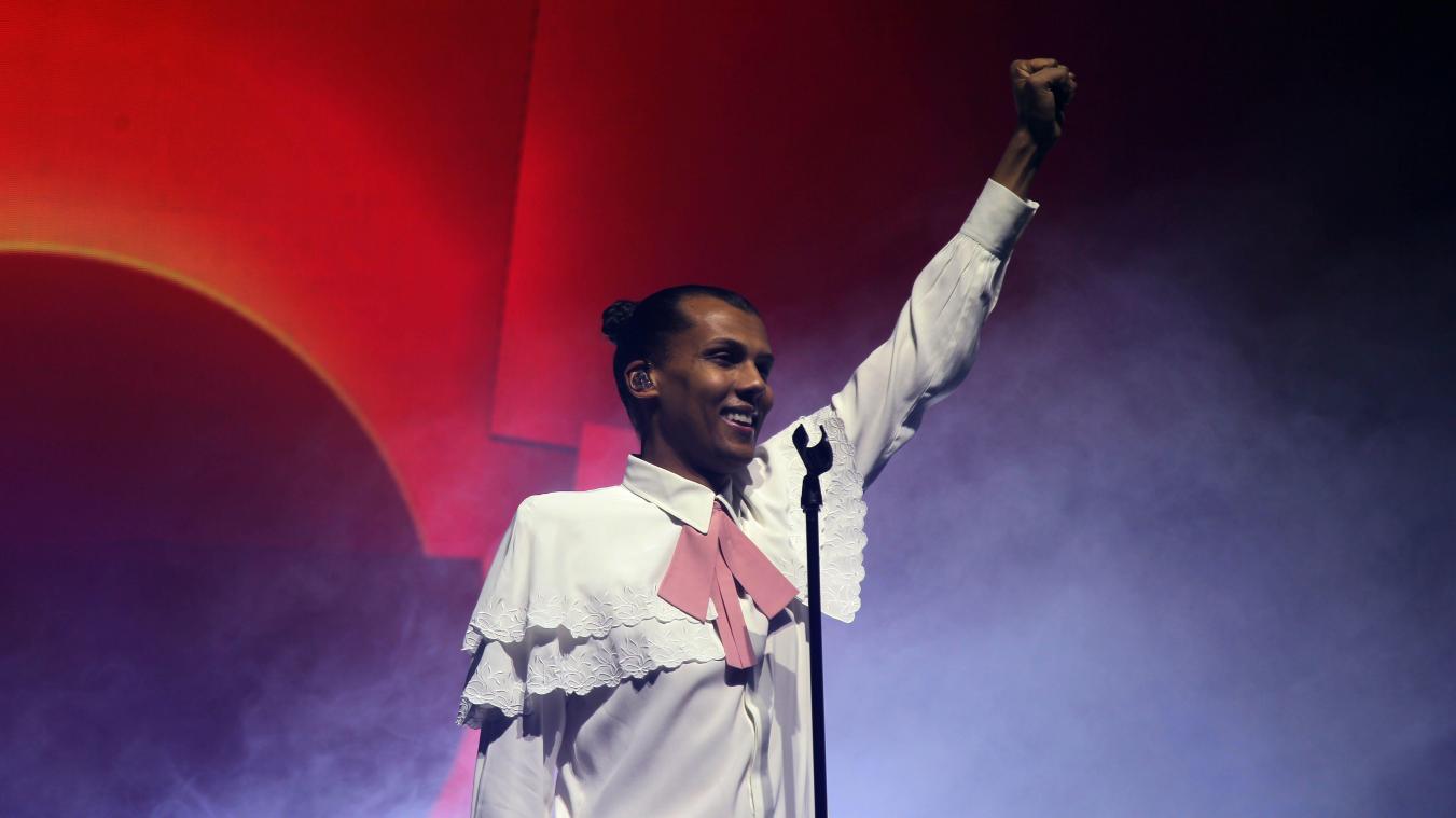Stromae duikt met nieuw kapsel op in Brussels restaurant