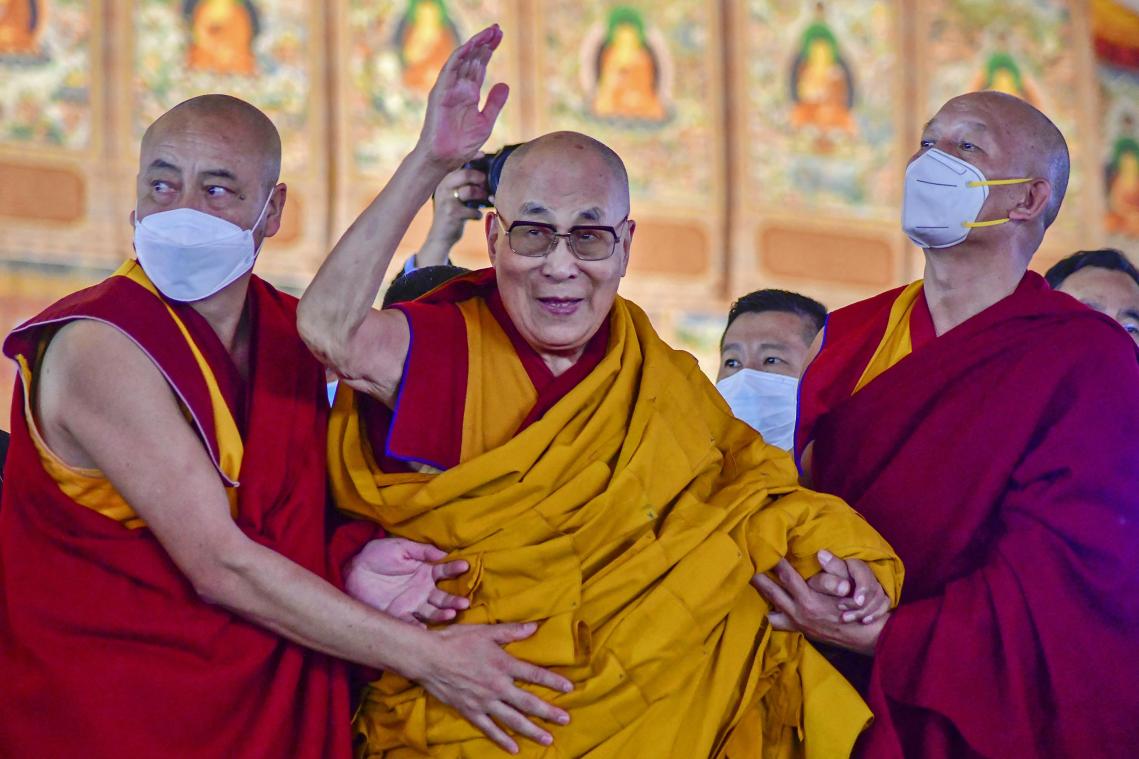 Dalai Lama komt in opspraak na vragen aan jongetje om zijn tong te zuigen