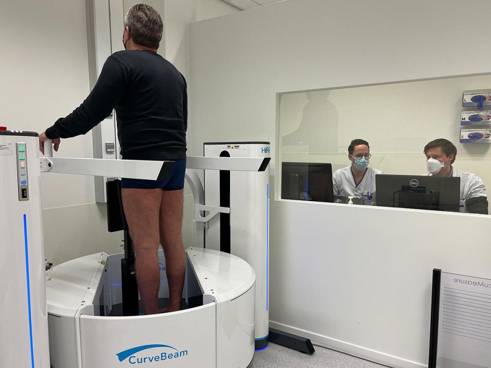 Primeur: nieuwe scanner van UZ Gent analyseert benen van rechtopstaande patiënten