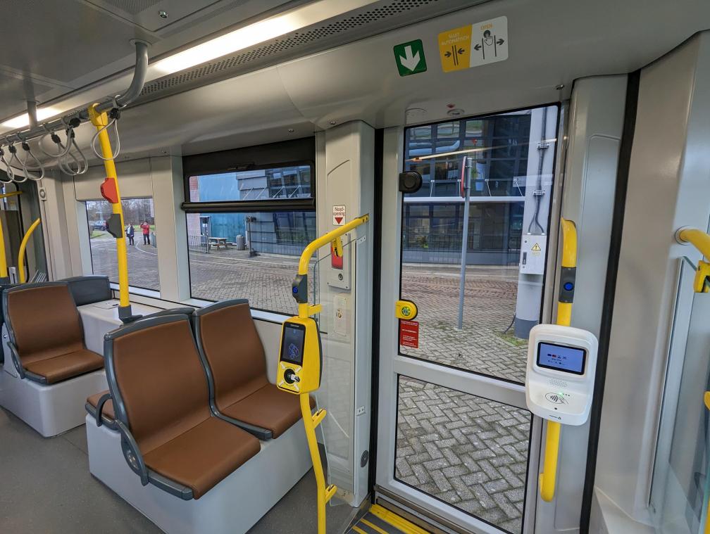 Peeters wil noodknop voor grensoverschrijdend gedrag in Lijn-app laten uittesten