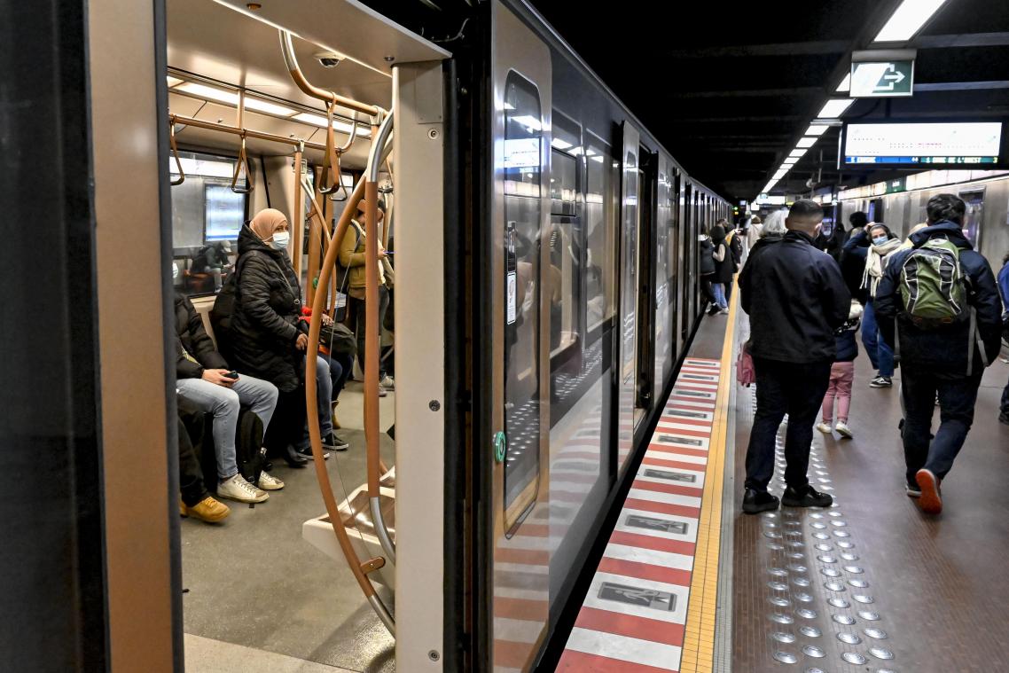 Metroverkeer in Brussel sterk verstoord door ontspoord metrostel